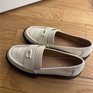 EUC Coach loafers women’s size 6